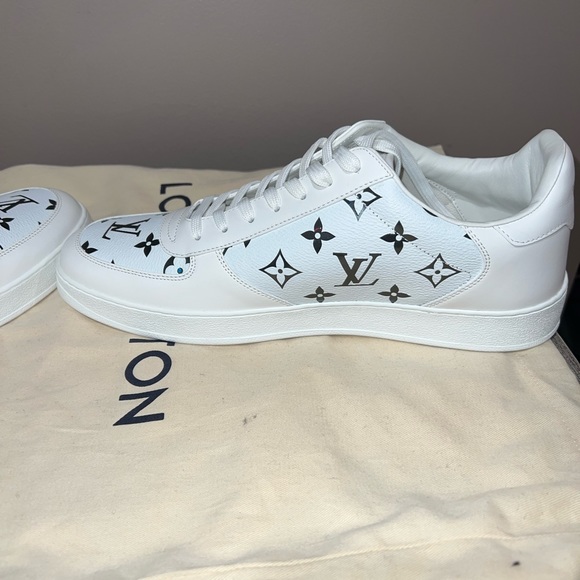 Authentic Louis Vuitton sneakers - Picture 10 of 11